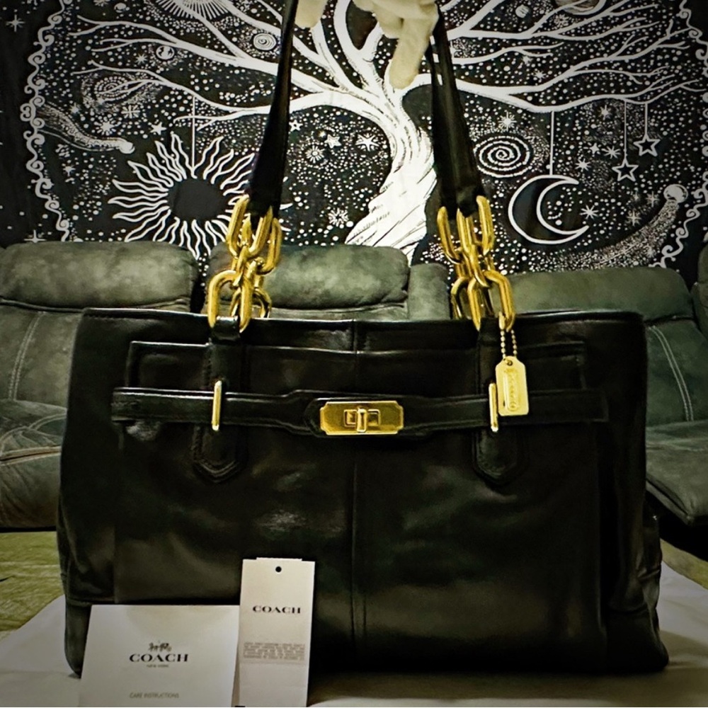 Vintage style Coach Black Leather Shoulder Bag with Gold Accents - Picture 8 of 17